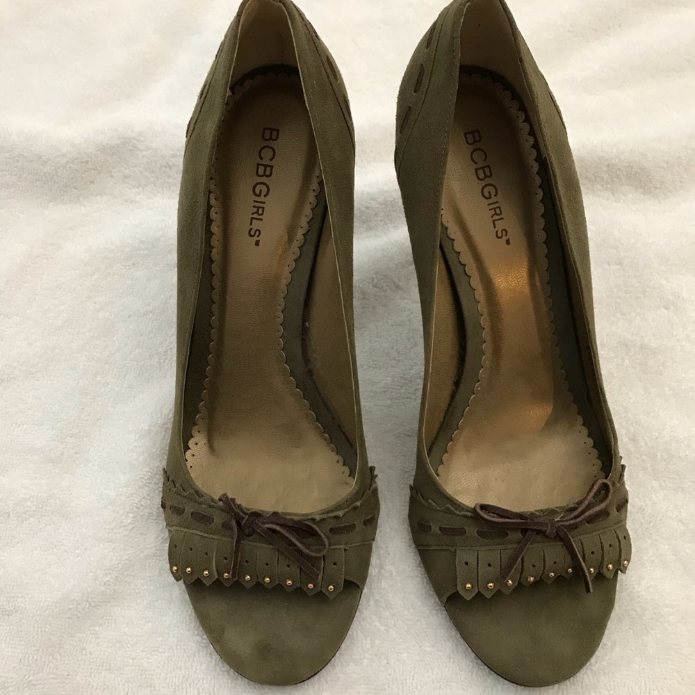 Women’s Shoes, BCBGirls, Size 8, Color Olive Green